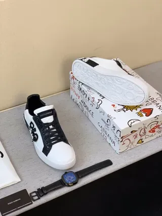 Dolce & Gabbana D&G Graffiti Logo Sneakers Lifestyle Blanc et Noir 3