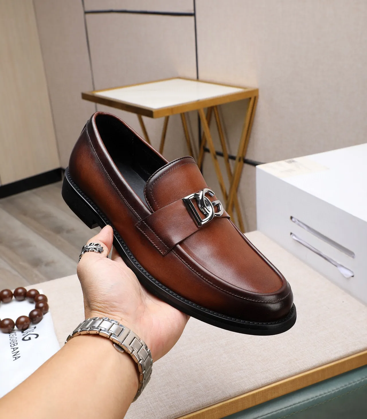 Dolce & Gabbana DG Buckle Loafer Mocassins de couro marrom para homens 5