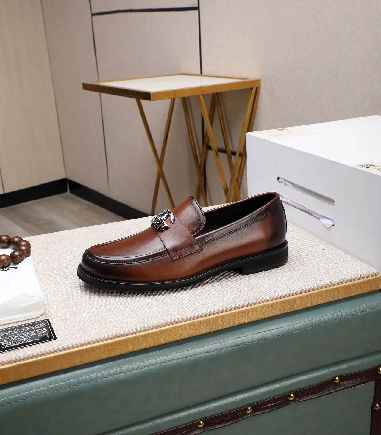 Dolce & Gabbana DG Buckle Loafer Mocassins de couro marrom para homens 6