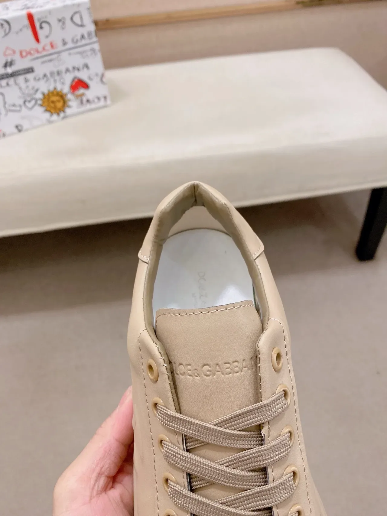 Dolce & Gabbana Portofino Beige cuir lisse supérieur embossé DG Logo sneakers lifestyle 4