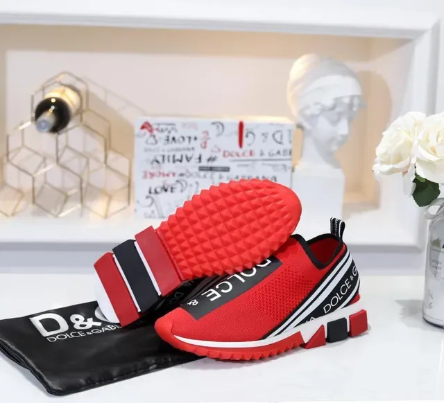 Dolce & Gabbana tênis lifestyle vermelho e preto com upper de knit, bandas de branding no lateral bold e slip-on 2
