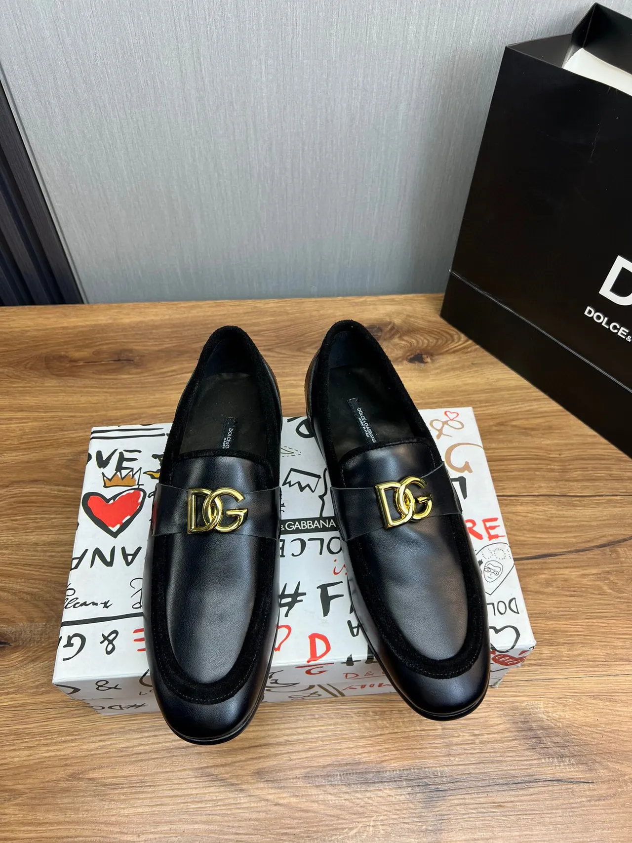 Dolce & Gabbana Cuero negro dorado DG hebilla Loafer 2