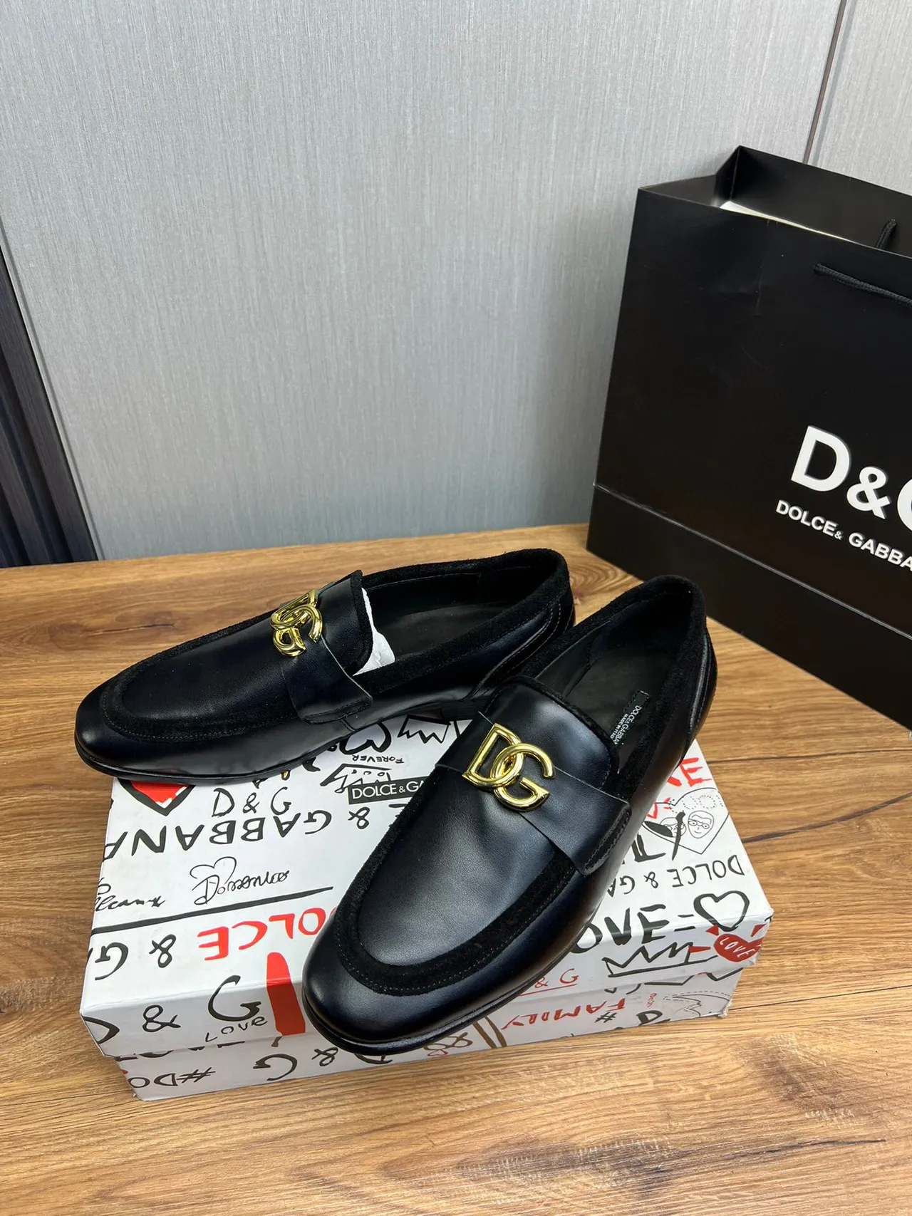 Dolce & Gabbana Cuero negro dorado DG hebilla Loafer 3