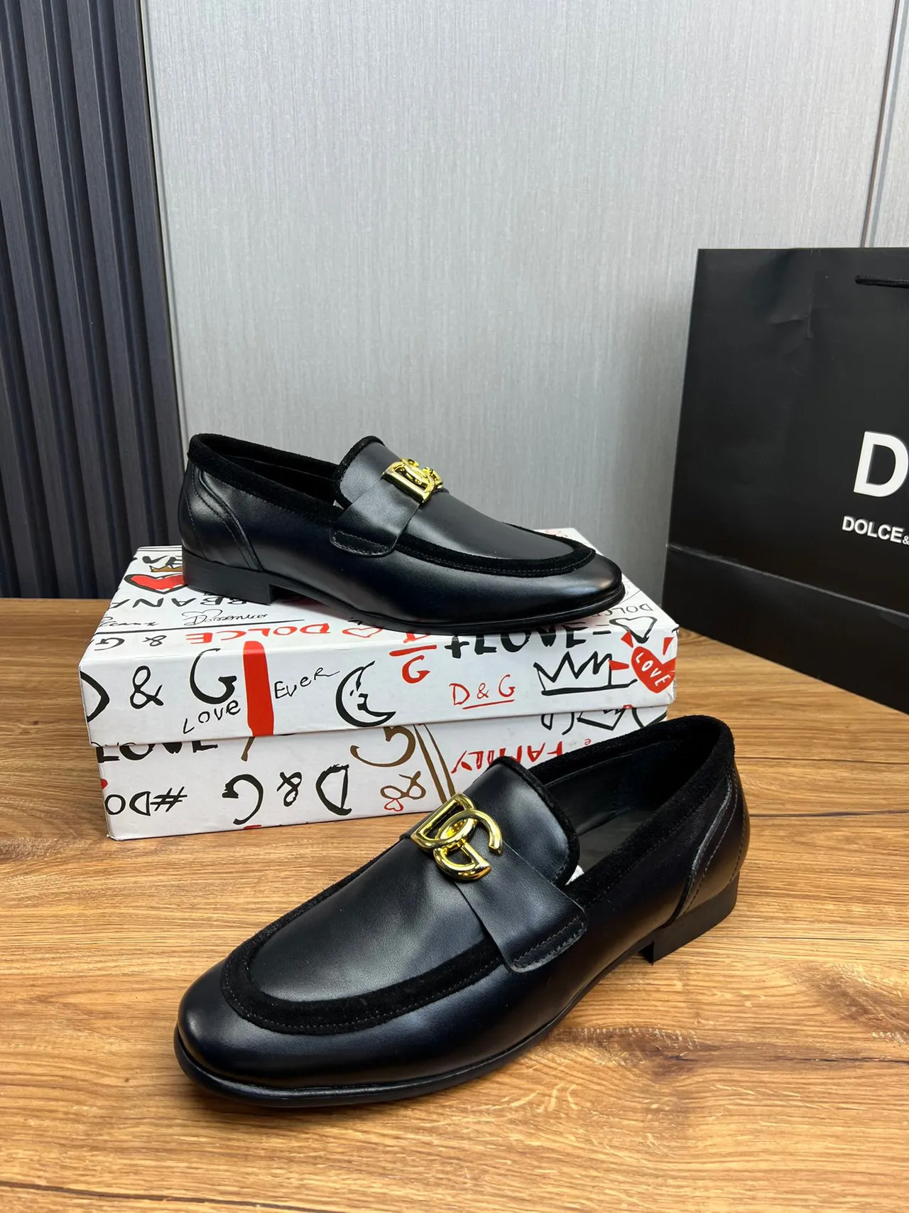 Dolce & Gabbana Cuero negro dorado DG hebilla Loafer 4