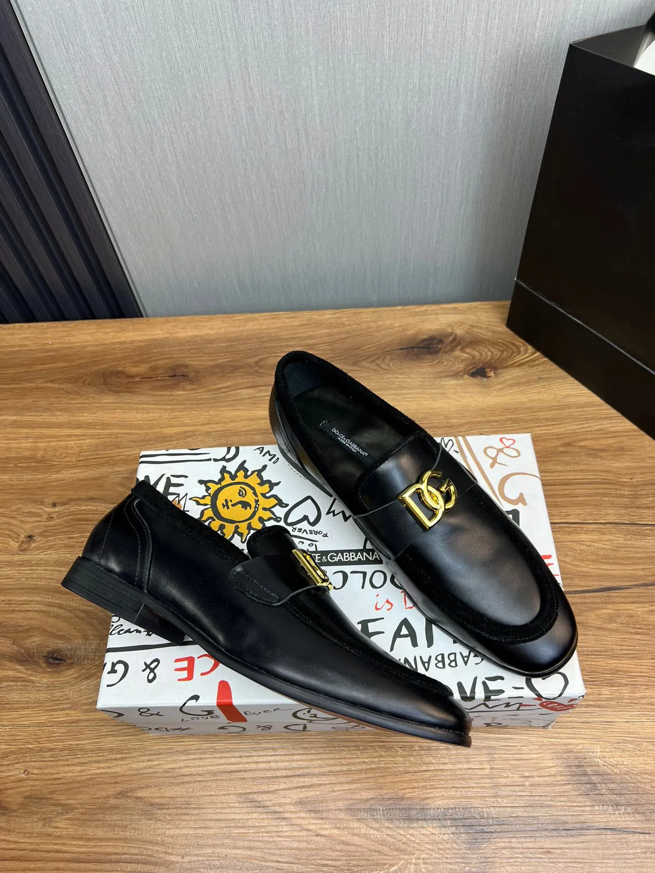 Dolce & Gabbana Cuero negro dorado DG hebilla Loafer 6