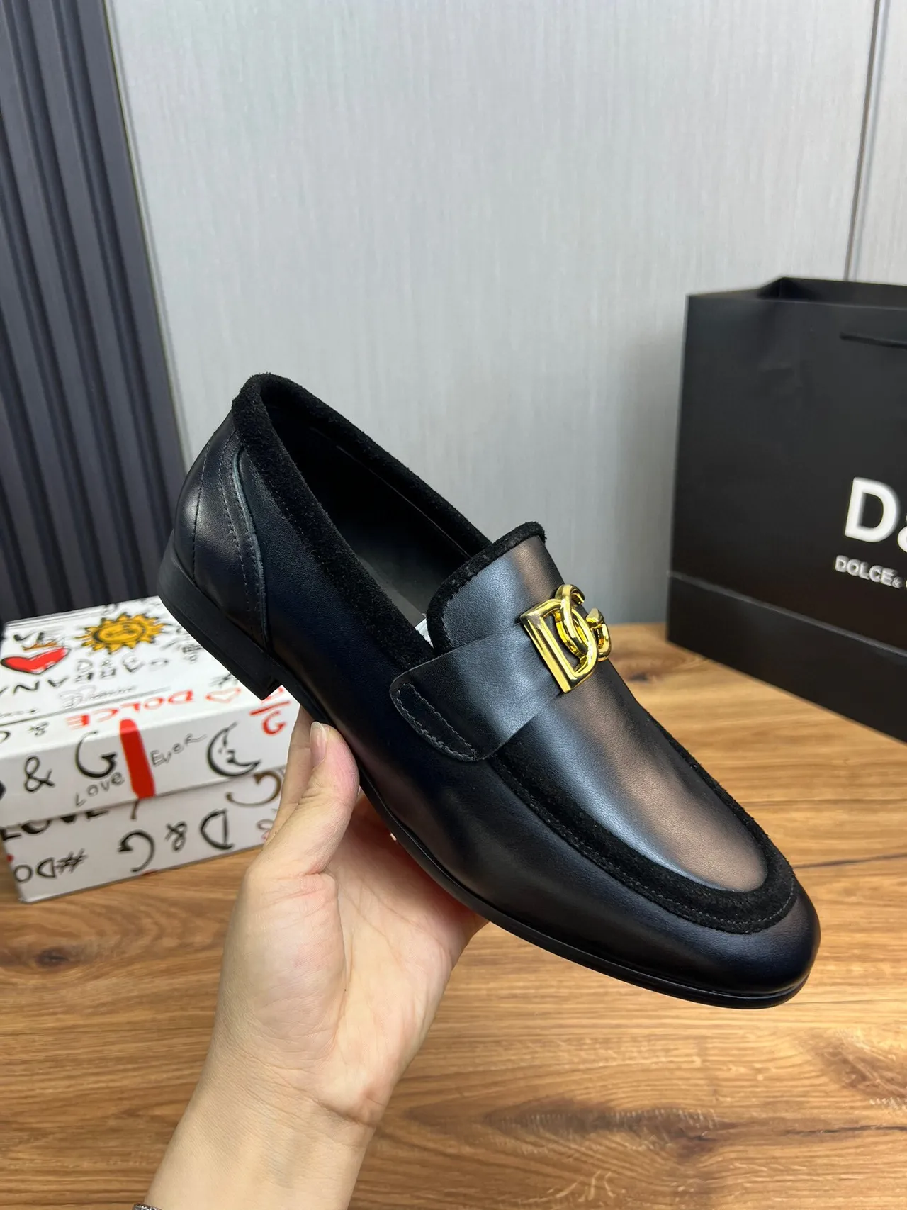 Dolce & Gabbana Cuero negro dorado DG hebilla Loafer 7