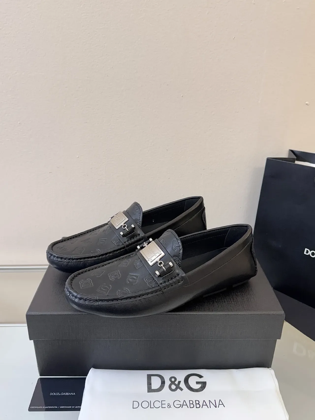 Dolce & Gabbana Portofino مونوغرام مطبوع أحذية جلد أسود 2