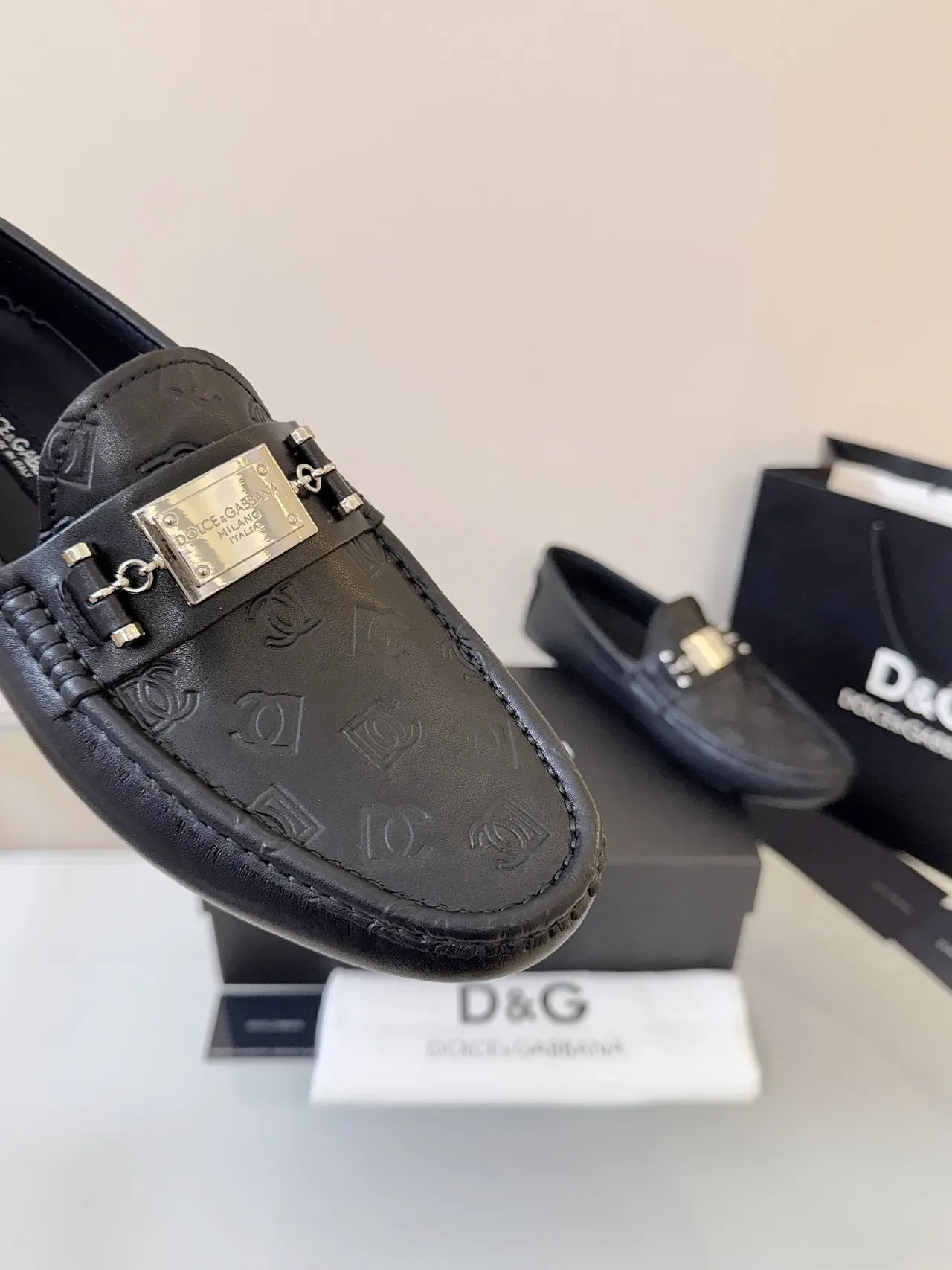 Dolce & Gabbana Portofino مونوغرام مطبوع أحذية جلد أسود 3