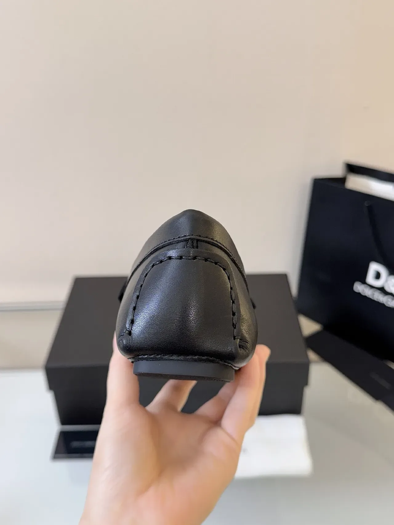 Dolce & Gabbana Portofino مونوغرام مطبوع أحذية جلد أسود 4