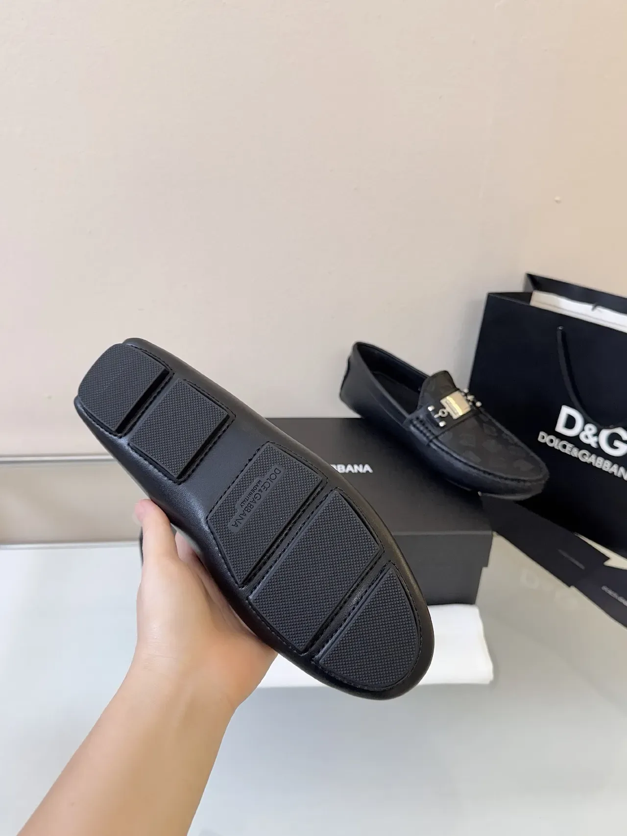 Dolce & Gabbana Portofino مونوغرام مطبوع أحذية جلد أسود 5