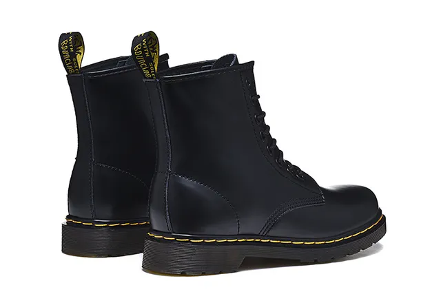 Dr. Martens 1460 Botas Martin Cuero Negro Suave Costura Amarilla 11