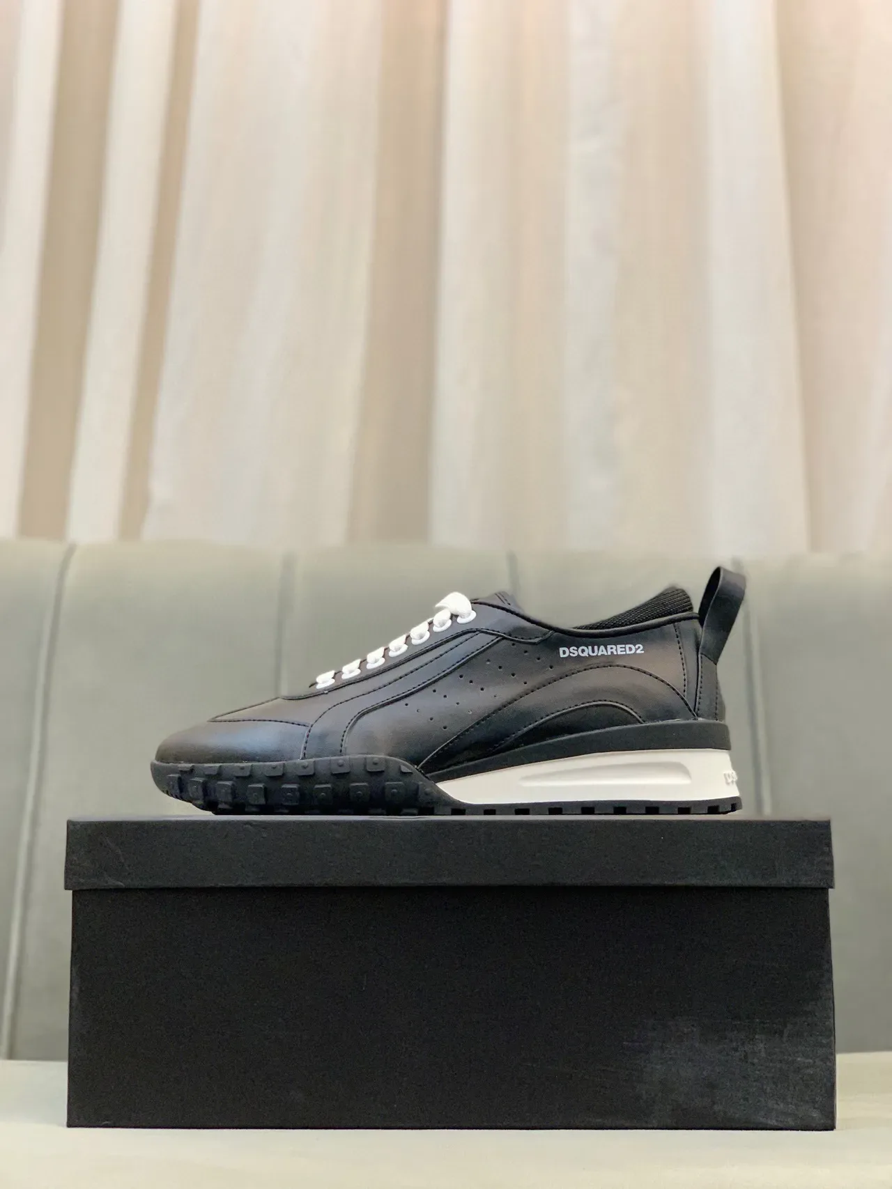 Dsquared2 ICON Sneakers Noir et Blanc Lifestyle 5