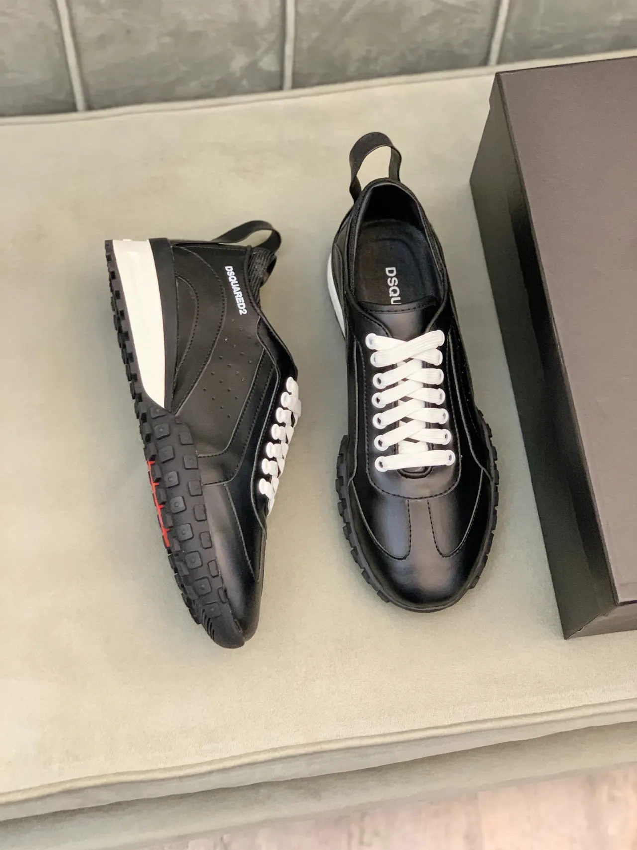 Dsquared2 ICON Sneakers Noir et Blanc Lifestyle 6