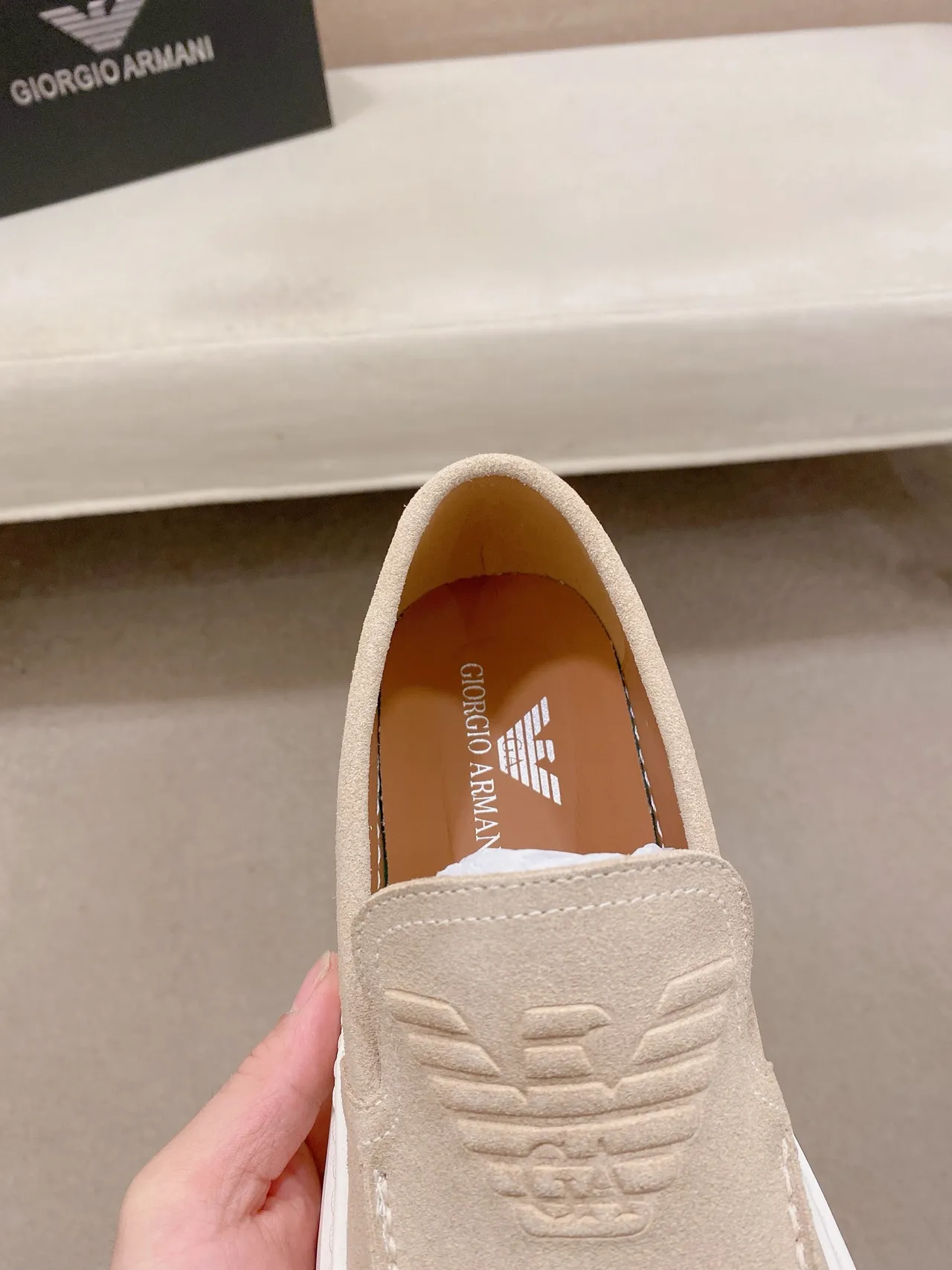 Emporio Armani Mocassins en daim beige à plateforme 4