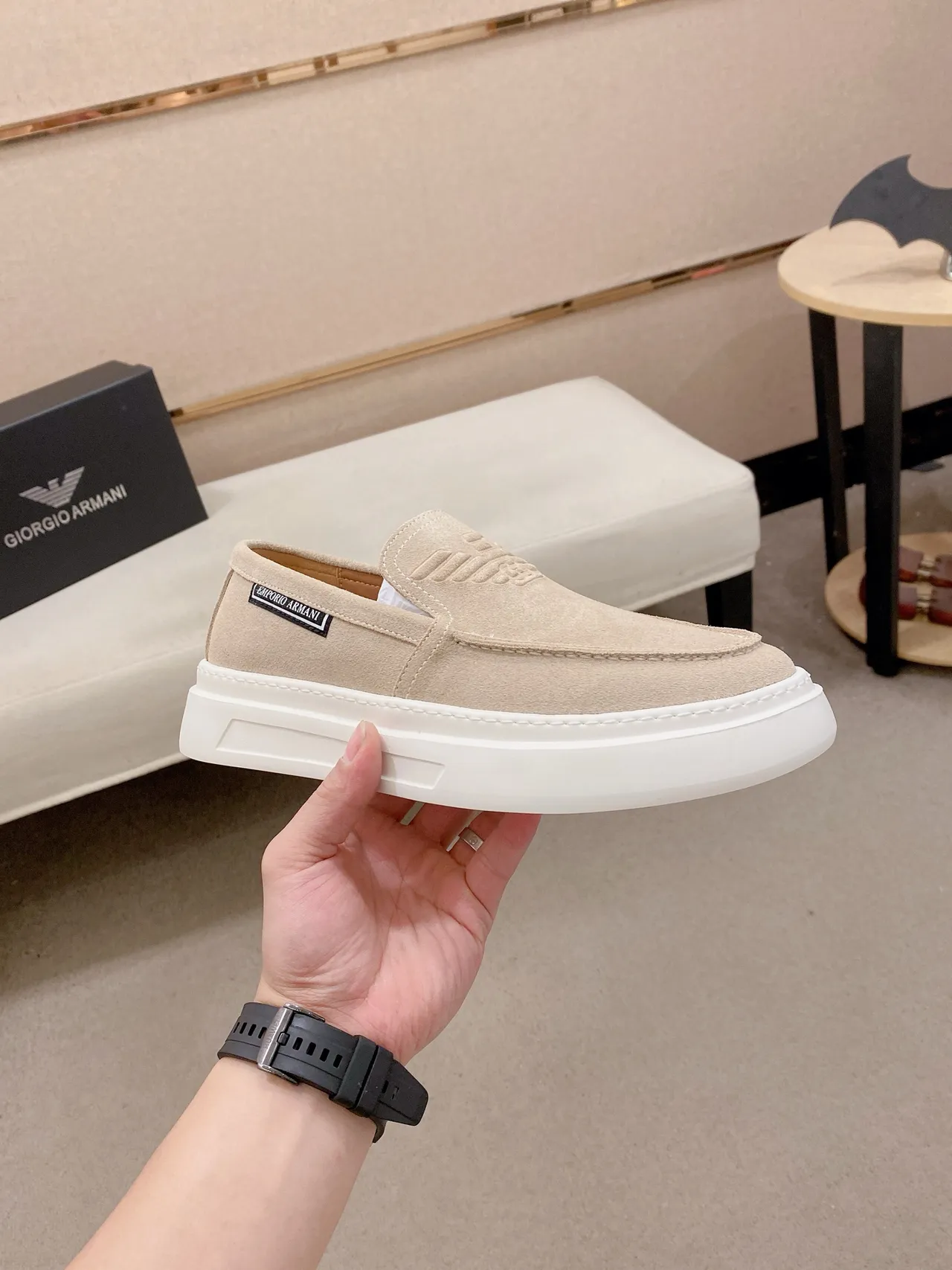 Emporio Armani Mocassins en daim beige à plateforme 5