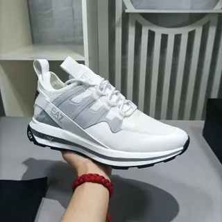 Emporio Armani EA7 Chaussures lifestyle blanches et grises