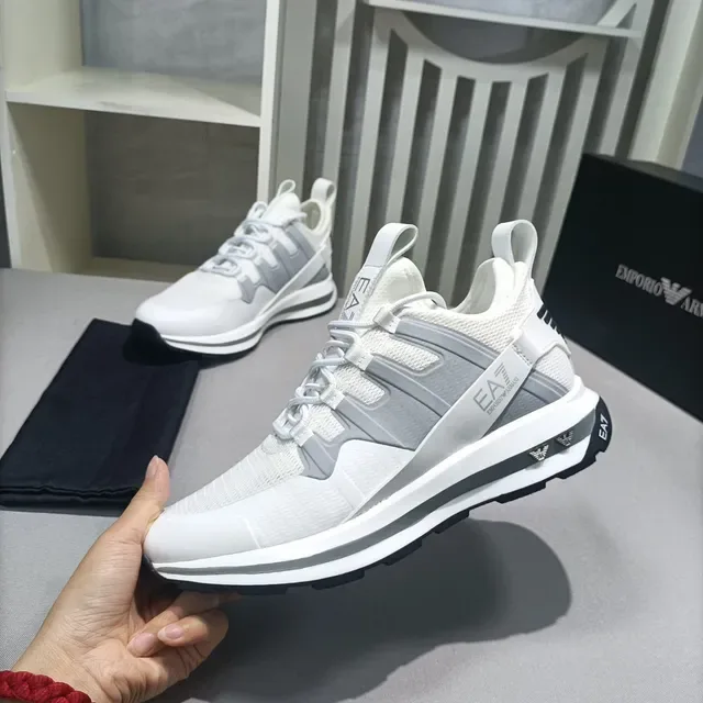 Emporio Armani EA7 Chaussures lifestyle blanches et grises 8