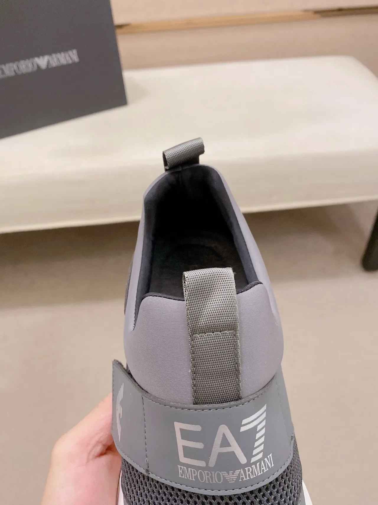 Emporio Armani Baskets lifestyle gris blanc slip-on avec upper en maille et synthétique 6