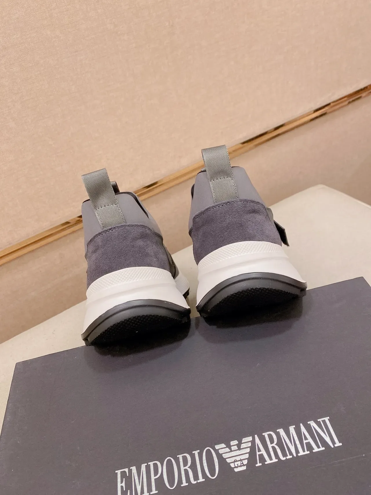 Emporio Armani Baskets lifestyle gris blanc slip-on avec upper en maille et synthétique 8