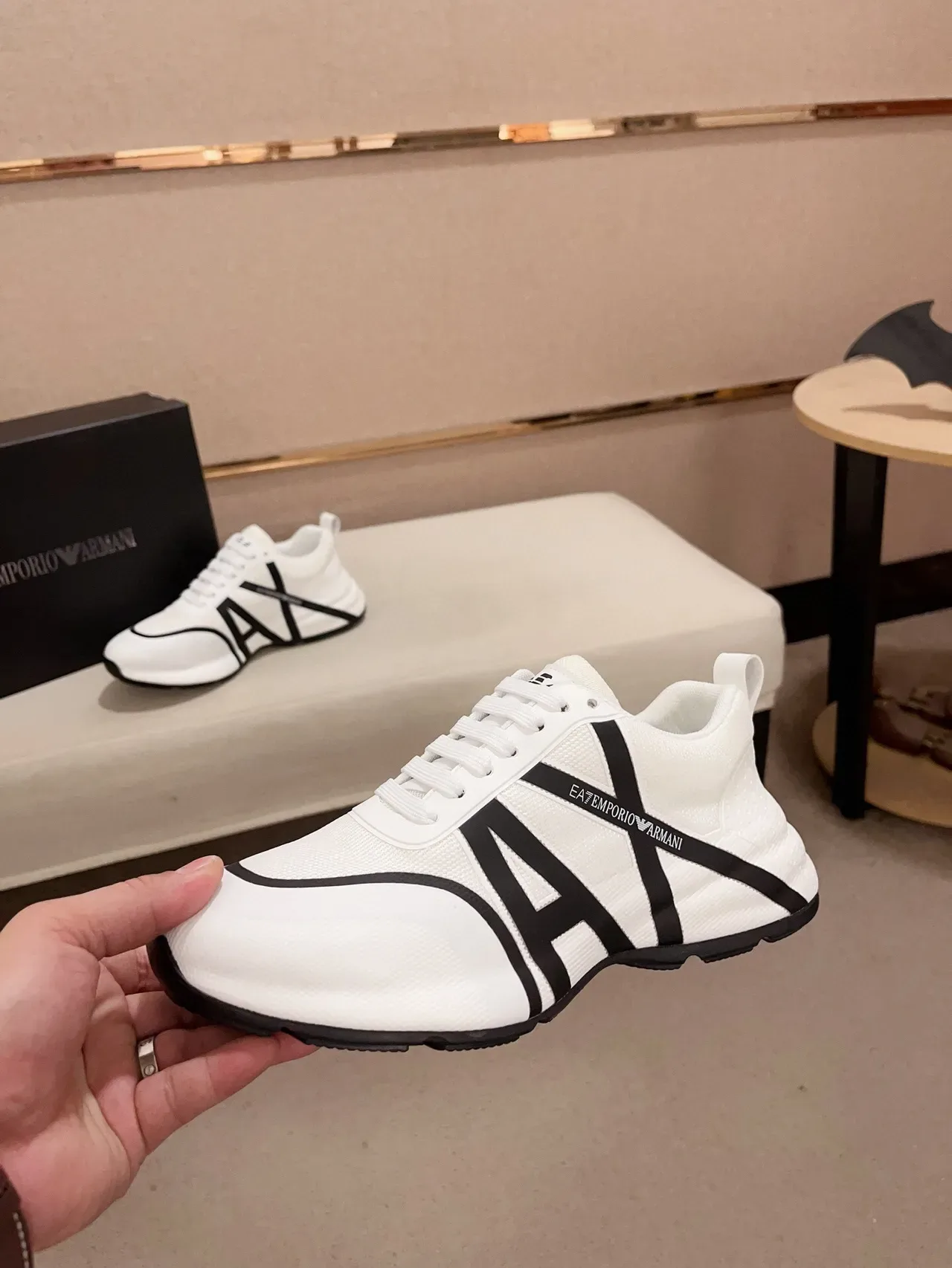 Emporio Armani Blanc Noir Maille Supérieure Rayures Monogramme Bold Sneakers Lifestyle 3