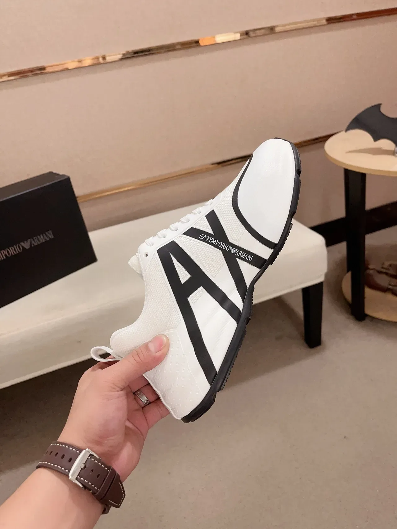 Emporio Armani Blanc Noir Maille Supérieure Rayures Monogramme Bold Sneakers Lifestyle 5