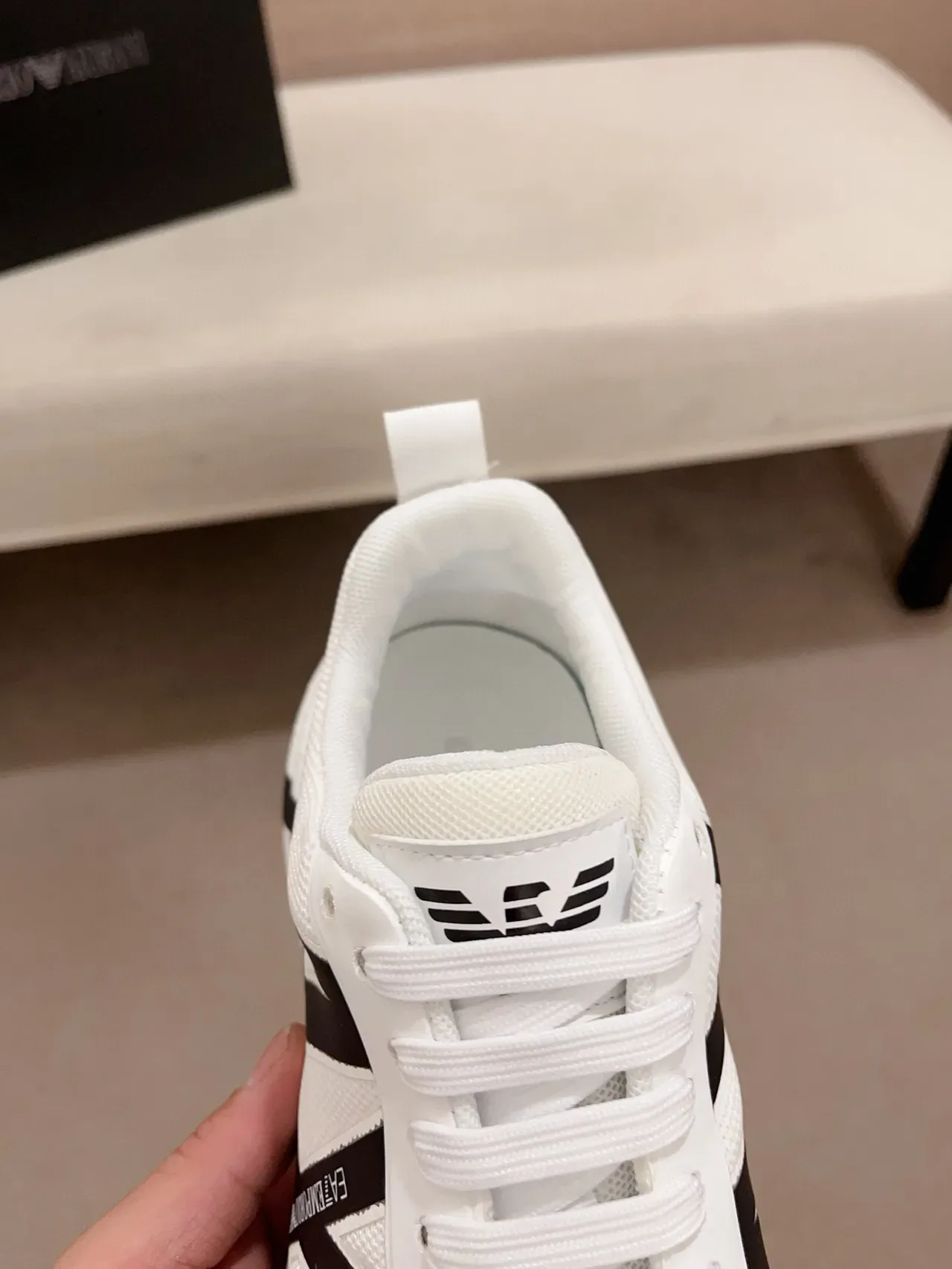 Emporio Armani Blanc Noir Maille Supérieure Rayures Monogramme Bold Sneakers Lifestyle 6