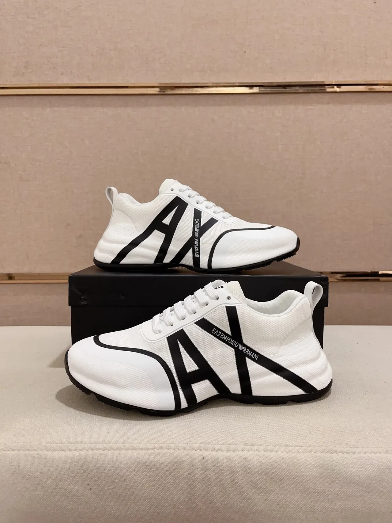 Emporio Armani Blanc Noir Maille Supérieure Rayures Monogramme Bold Sneakers Lifestyle 7