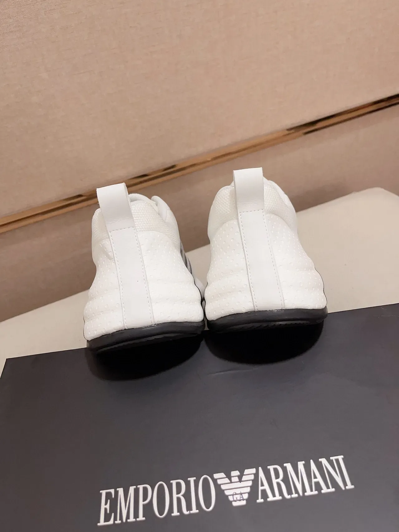 Emporio Armani Blanc Noir Maille Supérieure Rayures Monogramme Bold Sneakers Lifestyle 8