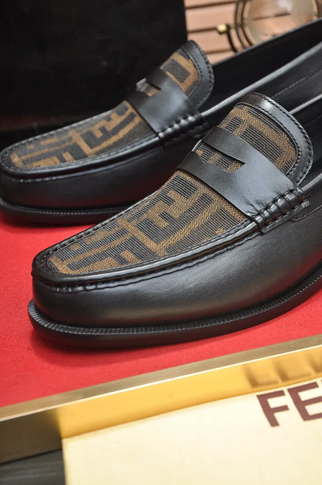Fendi Preto Marrom Couro FF Monograma Tira Mocassim 8
