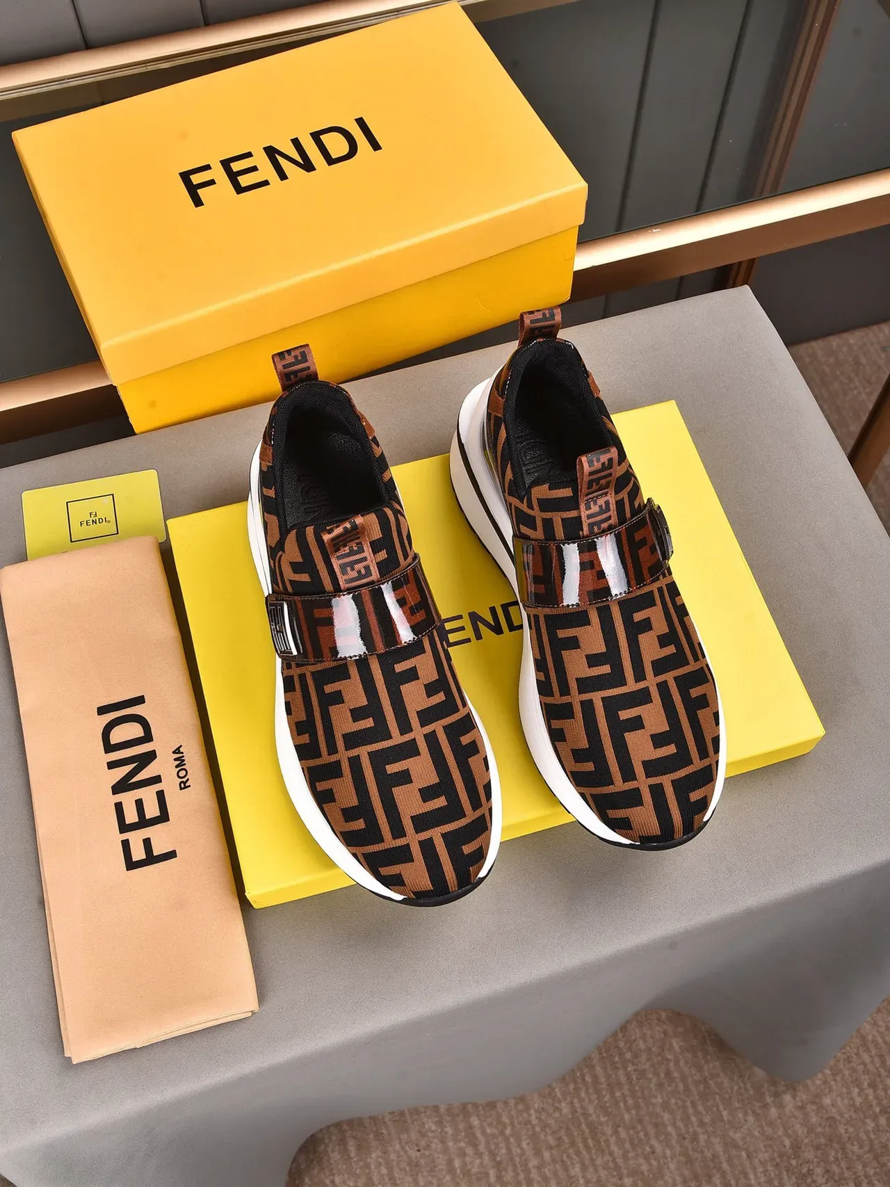 Fendi Marron Noir Monogramme Partie supérieure en maille Construction à enfiler Chaussures Lifestyle 2