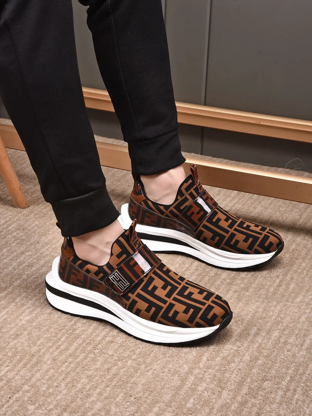 Fendi Marron Noir Monogramme Partie supérieure en maille Construction à enfiler Chaussures Lifestyle 3