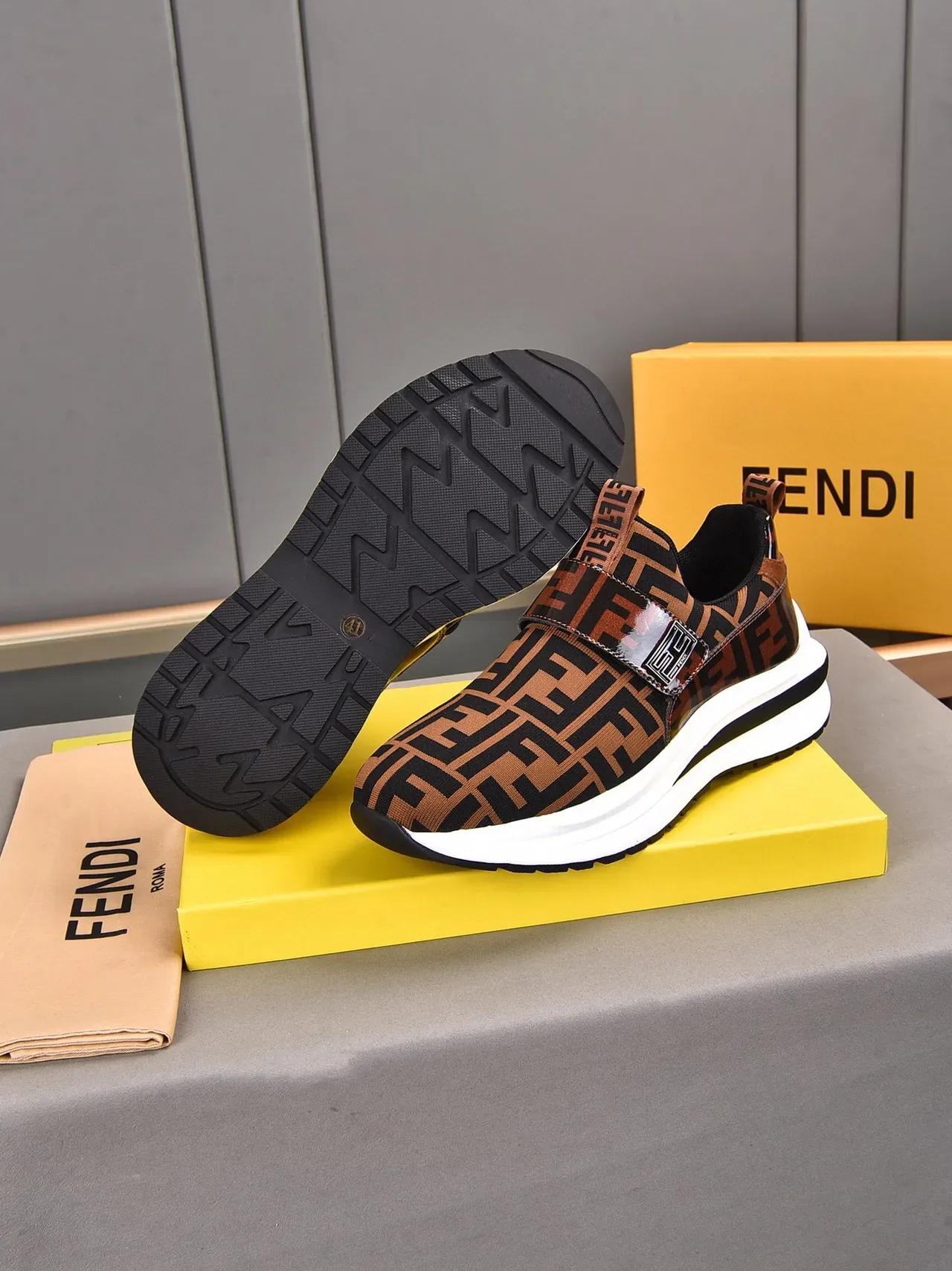 Fendi Marron Noir Monogramme Partie supérieure en maille Construction à enfiler Chaussures Lifestyle 6