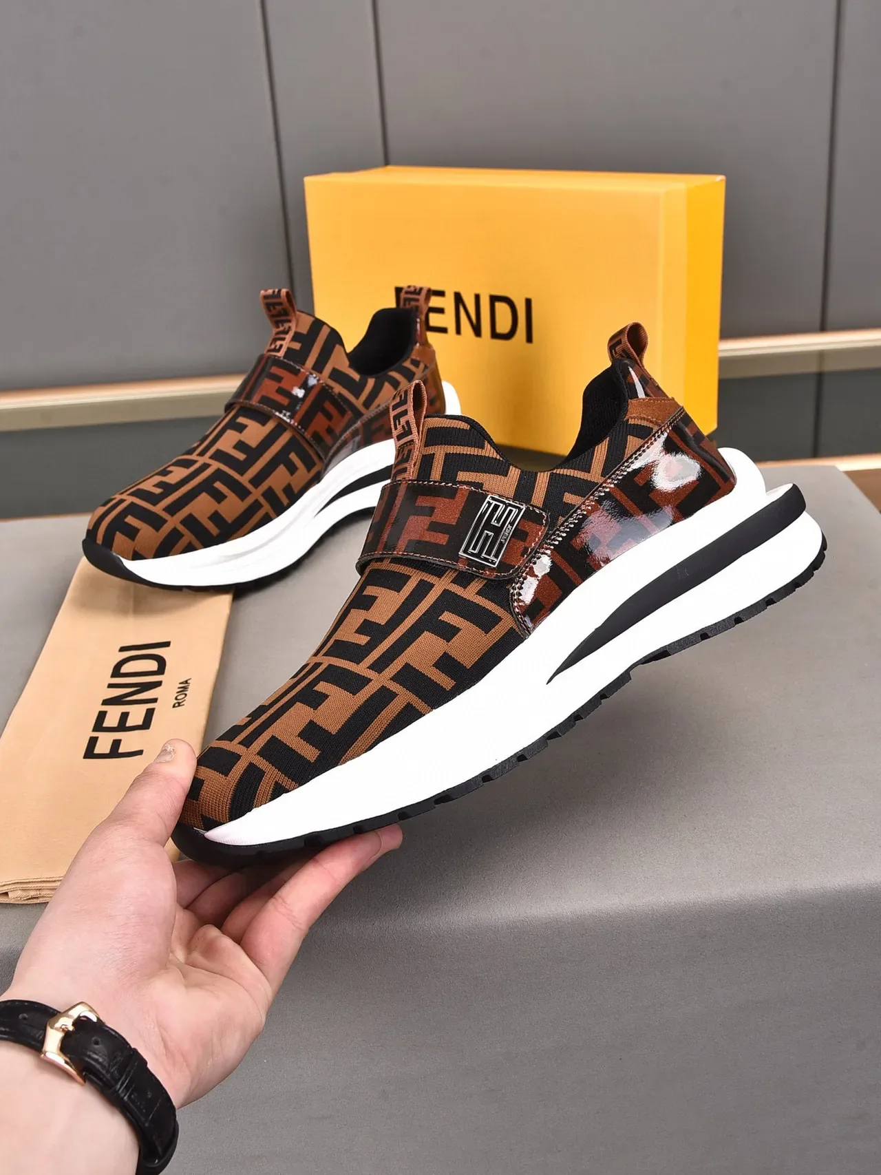 Fendi Marron Noir Monogramme Partie supérieure en maille Construction à enfiler Chaussures Lifestyle 7