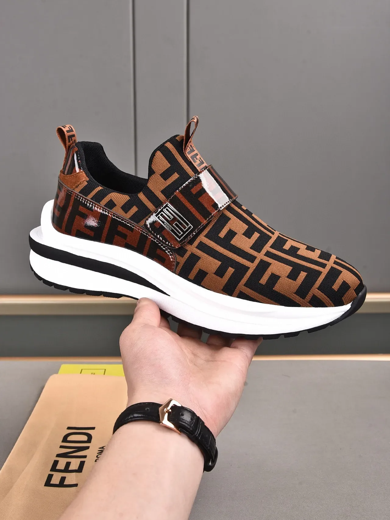 Fendi Marron Noir Monogramme Partie supérieure en maille Construction à enfiler Chaussures Lifestyle 8