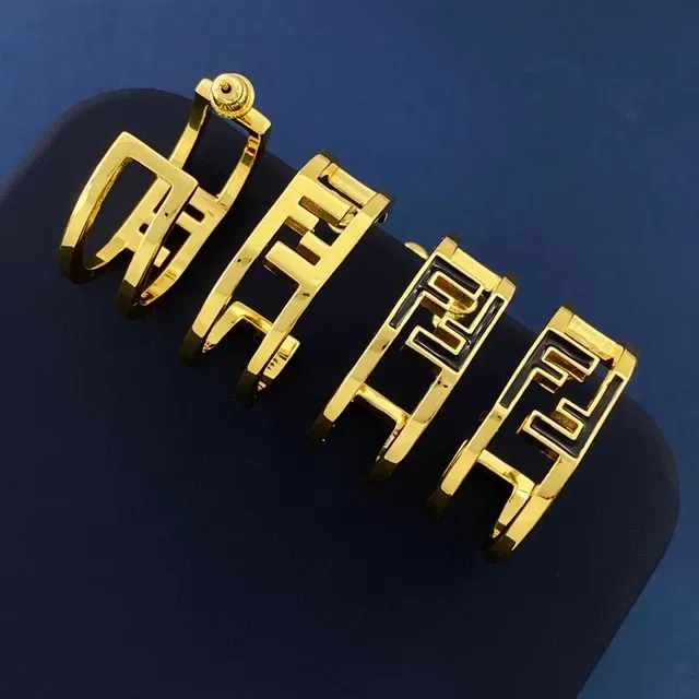 Brincos de argola Fendi FF Logo tom dourado multi-bar 7