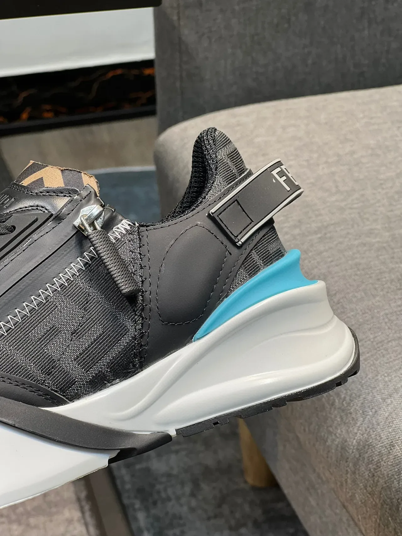 Fendi First Chaussures Chunky Noires et Bleues avec Fermeture Éclair et Monogram FF 8