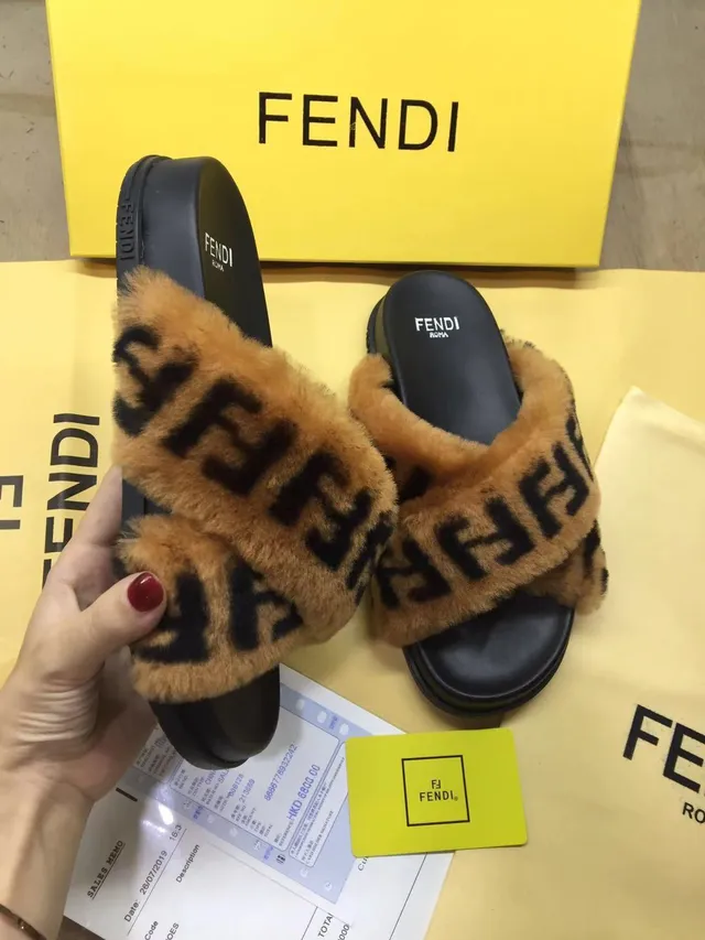 Fendi بني أسود فرو زلاجات FF Monogram نعال 3