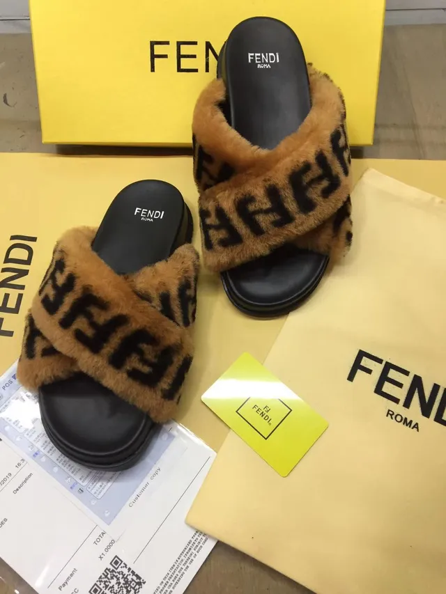 Fendi بني أسود فرو زلاجات FF Monogram نعال 4