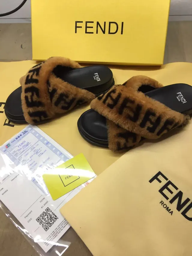 Fendi بني أسود فرو زلاجات FF Monogram نعال 5