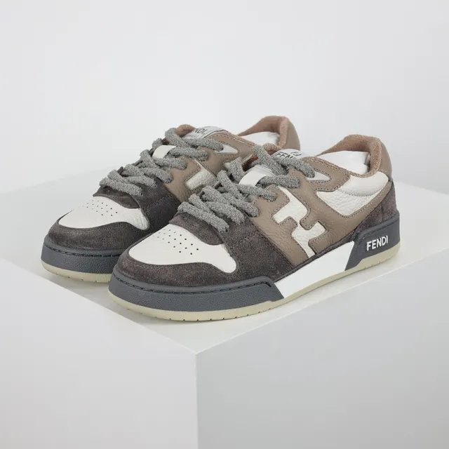 Fendi Gris Beige Sneakers à Partie Supérieure en Matériau Mixte avec Panneaux en Daim et Cuir 2
