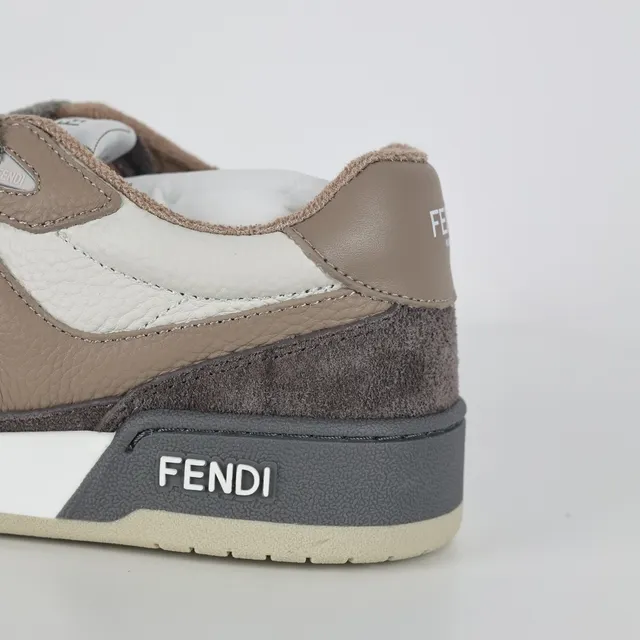 Fendi Gris Beige Sneakers à Partie Supérieure en Matériau Mixte avec Panneaux en Daim et Cuir 4