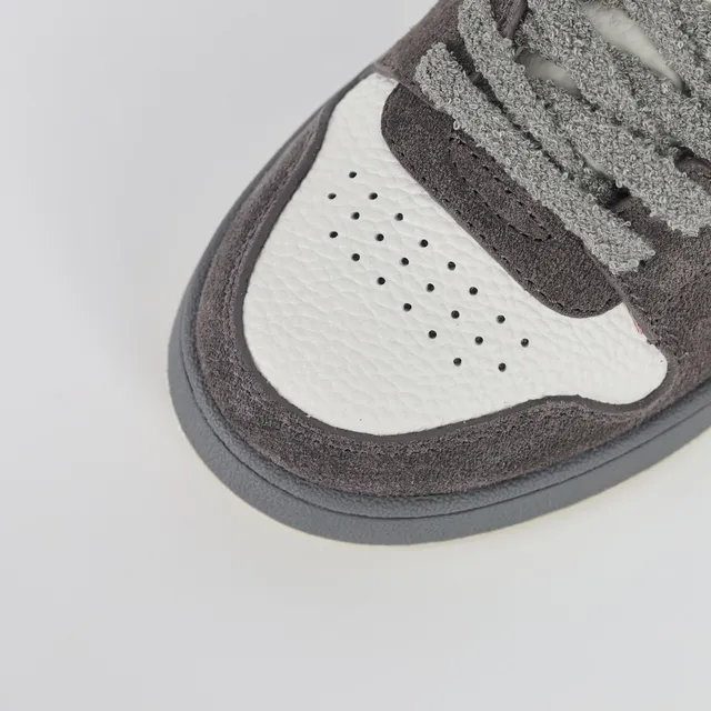 Fendi Gris Beige Sneakers à Partie Supérieure en Matériau Mixte avec Panneaux en Daim et Cuir 5