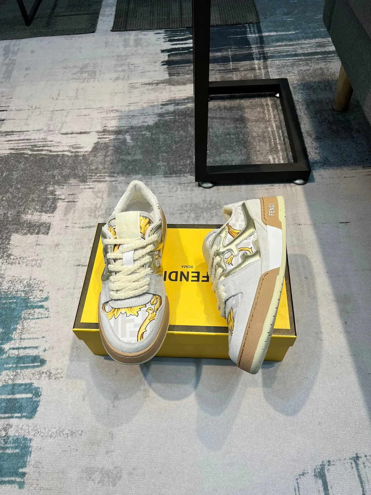 Fendi Gris Or Stratifié Matériau Mixte Supérieur FF Monogramme Print Lifestyle Sneakers 3