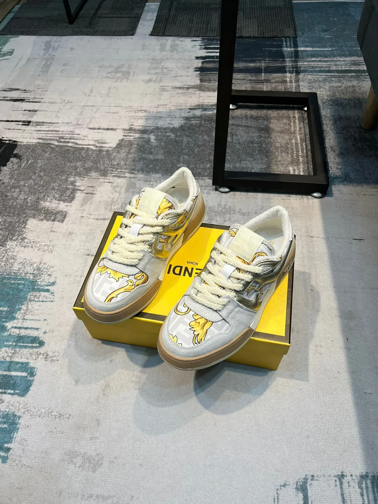 Fendi Gris Or Stratifié Matériau Mixte Supérieur FF Monogramme Print Lifestyle Sneakers 5