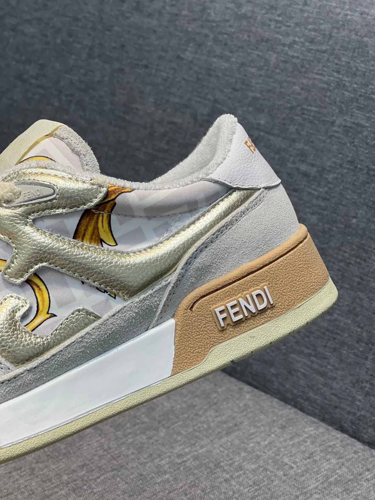 Fendi Gris Or Stratifié Matériau Mixte Supérieur FF Monogramme Print Lifestyle Sneakers 8