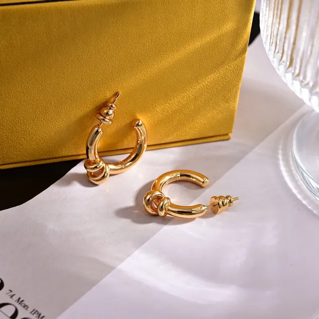 Brincos de aro Fendi nó dourado 2