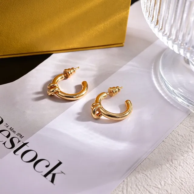 Brincos de aro Fendi nó dourado 3