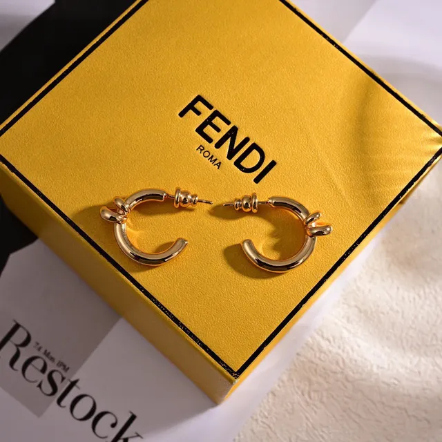 Brincos de aro Fendi nó dourado 4
