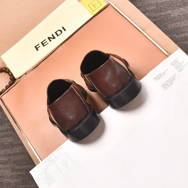 Fendi Logo Strap Loafer Marron Noir Cuir Poli Elastique Loafer 4