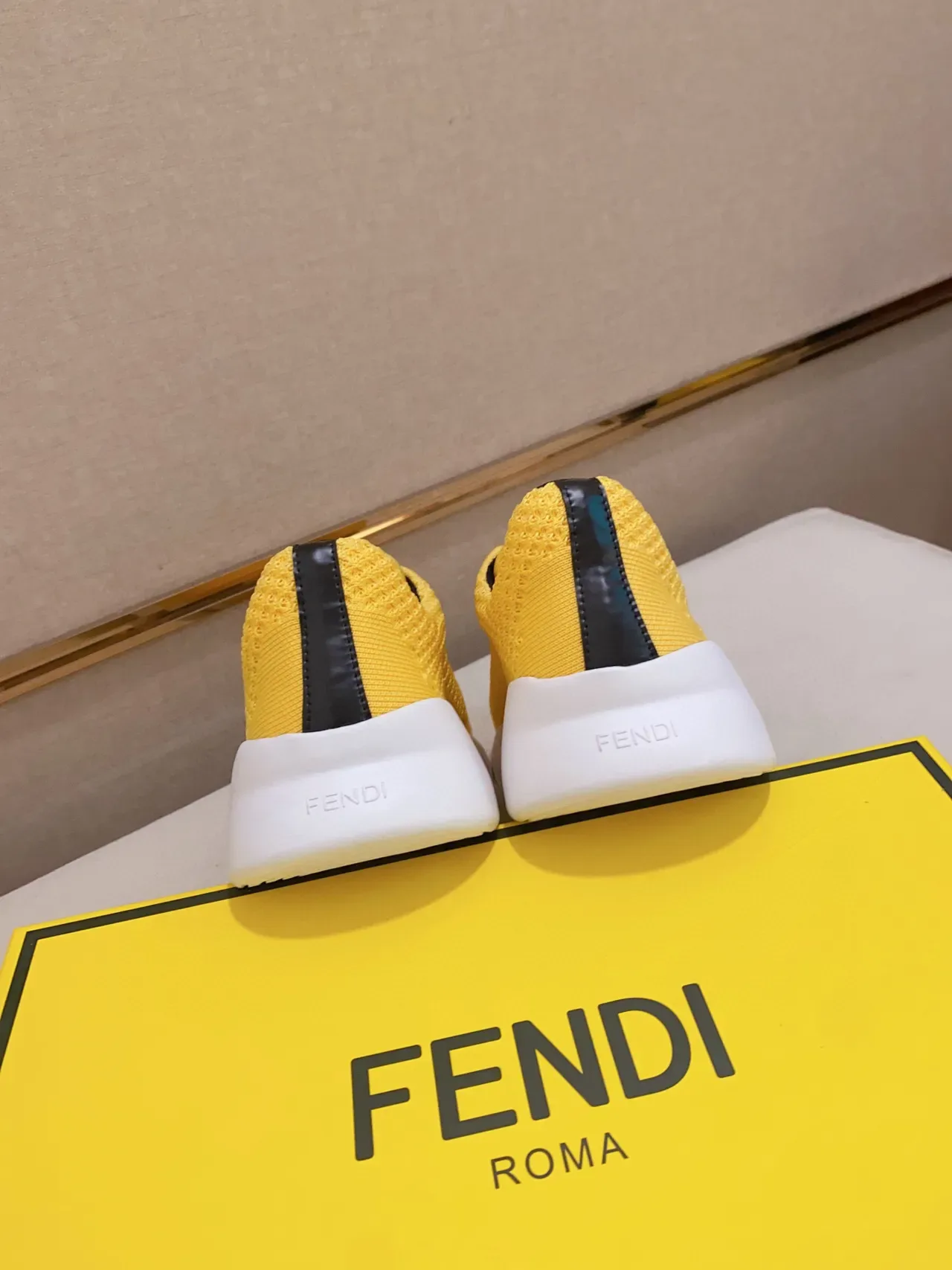 Fendi Monster Eye Sneaker Jaune Noir Blanc Lifestyle 3